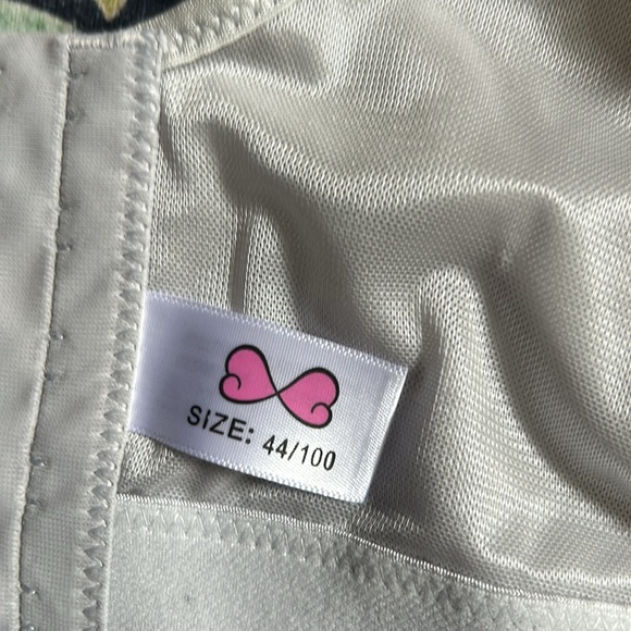 NWT Estey Bra with extension - Picture 7 of 10